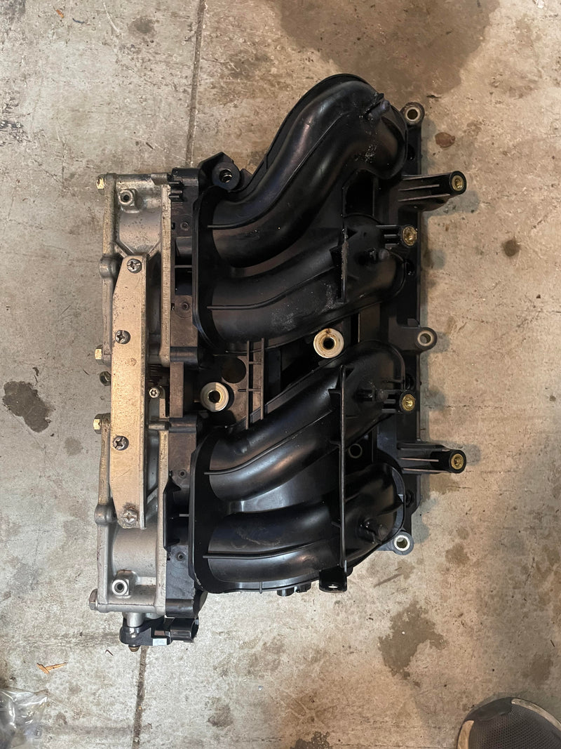 Yamaha 150hp 4 stroke outboard Intake manifold and throttle body