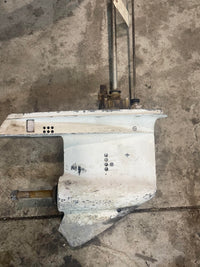 Load image into Gallery viewer, Johnson 150hp 2 stroke outboard 20" shaft lower unit 21 3/4
