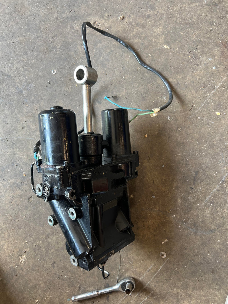 Yamaha Mercury 225hp outboard tilt trim unit READ DESCRIPTION