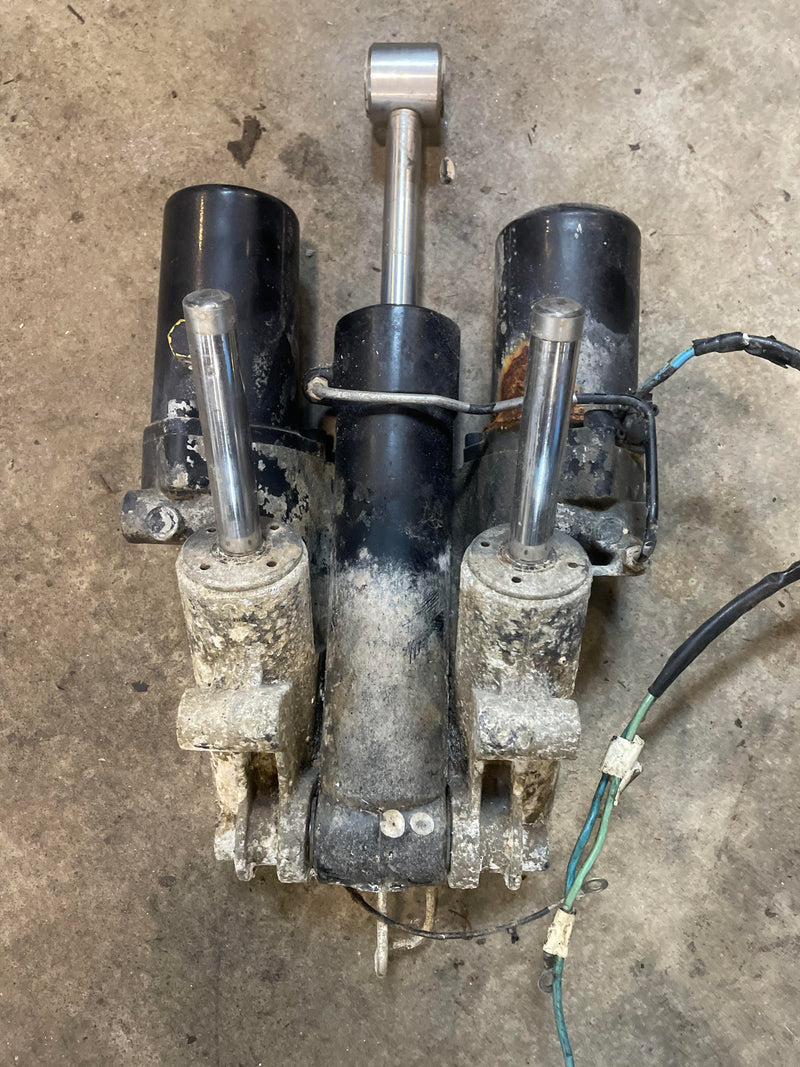 Yamaha Mercury 225hp outboard tilt trim unit