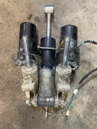 Load image into Gallery viewer, Yamaha Mercury 225hp outboard tilt trim unit
