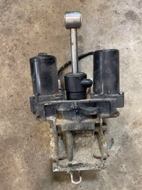Load image into Gallery viewer, Yamaha Mercury 225hp outboard tilt trim unit
