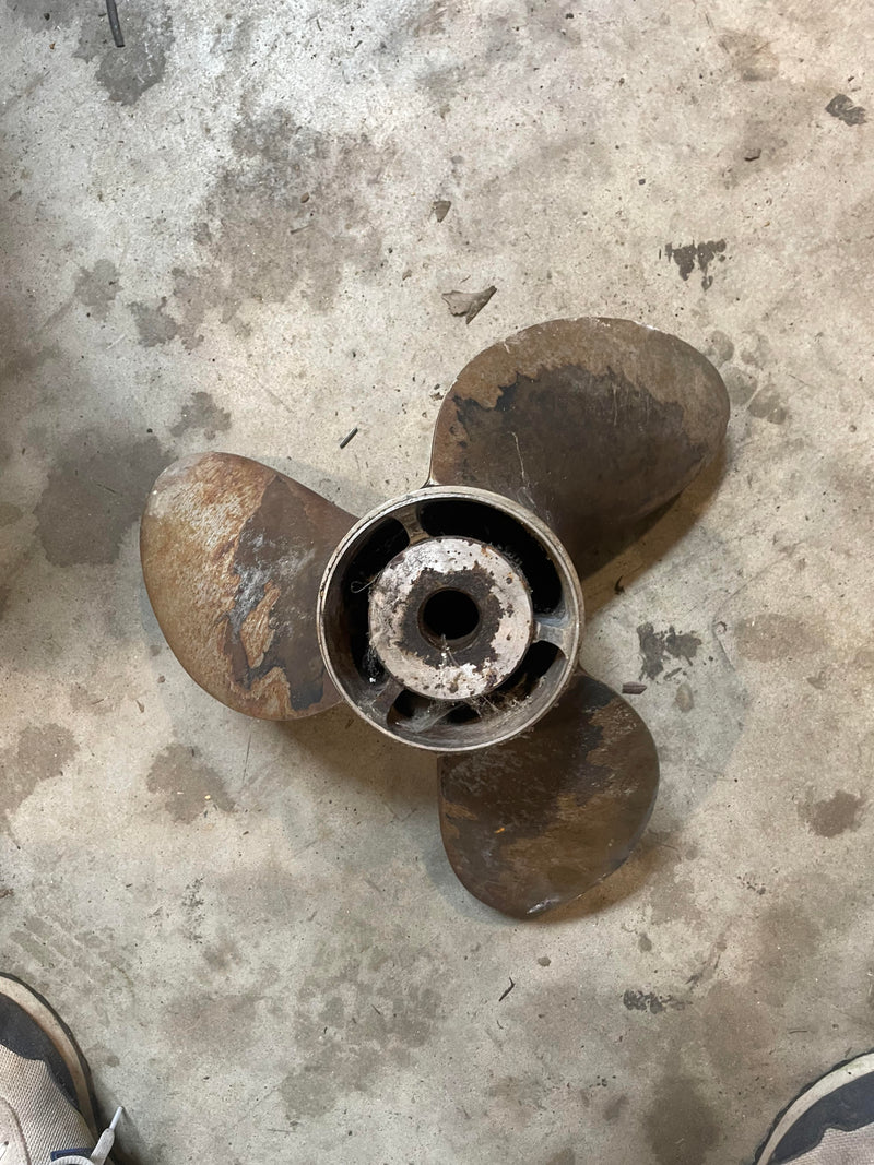 Johnson 275hp 2 stroke V8 outboard stainless steel propeller (391290) 15x17