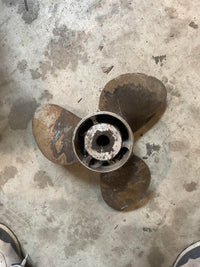 Load image into Gallery viewer, Johnson 275hp 2 stroke V8 outboard stainless steel propeller (391290) 15x17
