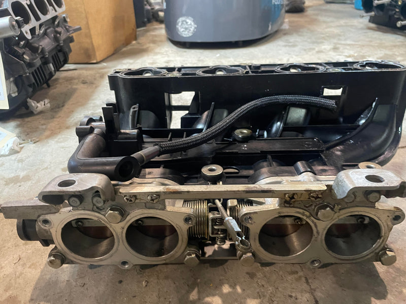 Yamaha 150hp 4 stroke outboard Intake manifold and throttle body