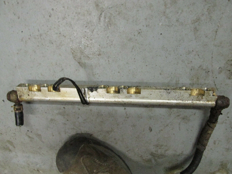 1997 Suzuki DT 150 fuel rail 15750-92E04