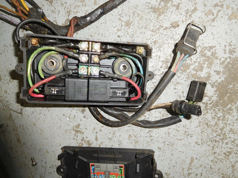1988 Johnson J200TXCCR outboard Wire Harness junction box