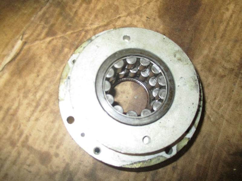 1989 Johnson 110hp outboard crankshaft upper bearing carrier 321238