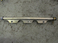 Load image into Gallery viewer, 2003 Johnson outboard 90hp 4-stroke fuel rail 5033537
