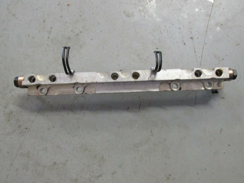 1994 Suzuki Outboard DT 150 200 20002-461063 fuel rail 15750-92E04