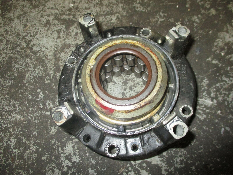 1995 Johnson 88hp outboard crankshaft bearing carrier 321238