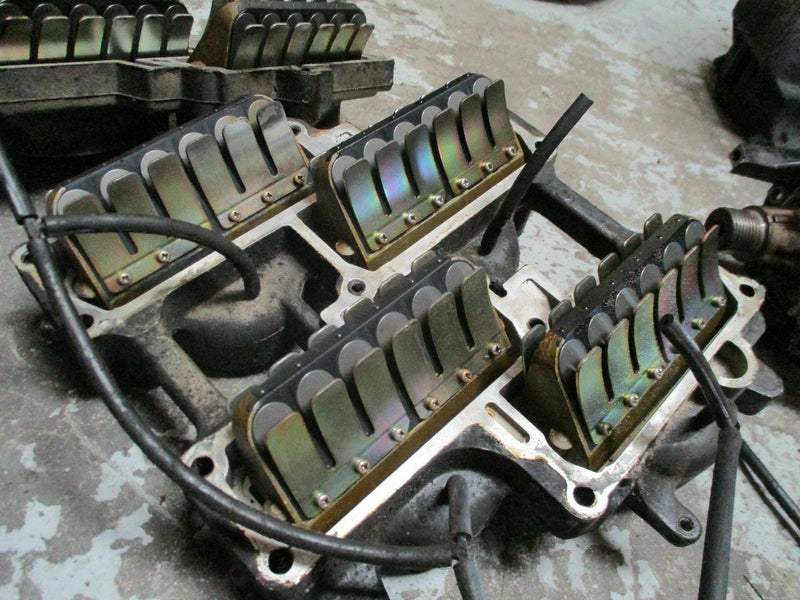 1993 Johnson 225hp Oceanrunner outboard intake manifold with reeds 338800 338798