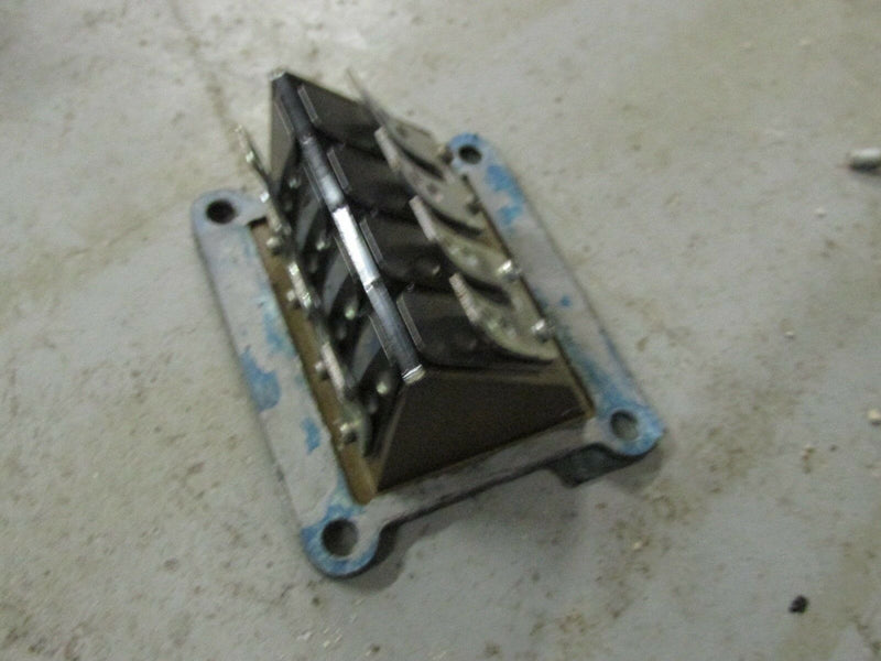 2000 Suzuki outboard DT115S 2-stroke 11503-031202 reed valve 13150-94502