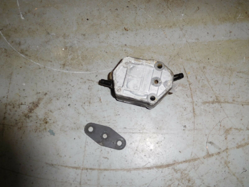 1999 yamaha C40TLRX Fuel Pump 692-24410-00-00