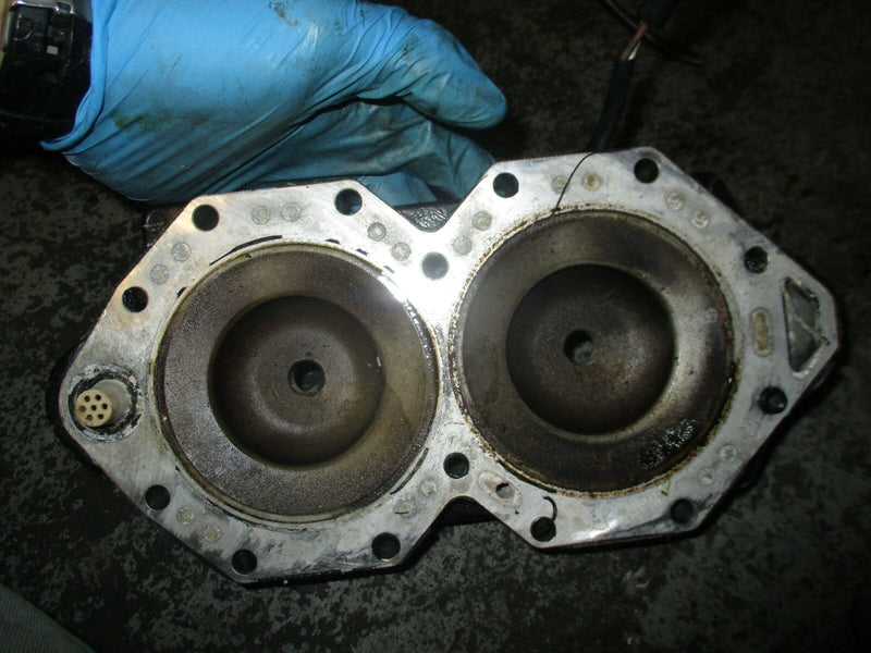 1996 Johnson 90hp outboard cylinder head 340950