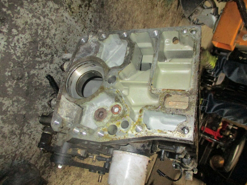 2003 Suzuki 70hp 4-stroke outboard crankcase block