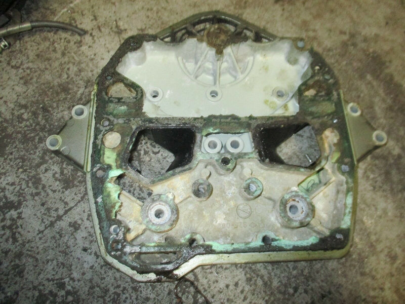 1995 Suzuki DT100 2-stroke outboard powerhead base plate