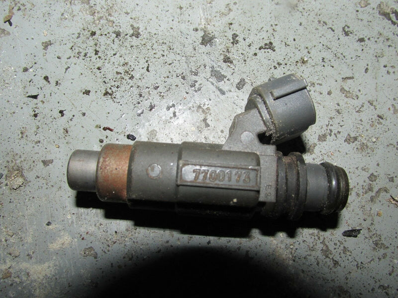 Suzuki DF70 4 stroke outboard fuel injector (15710-66D00)