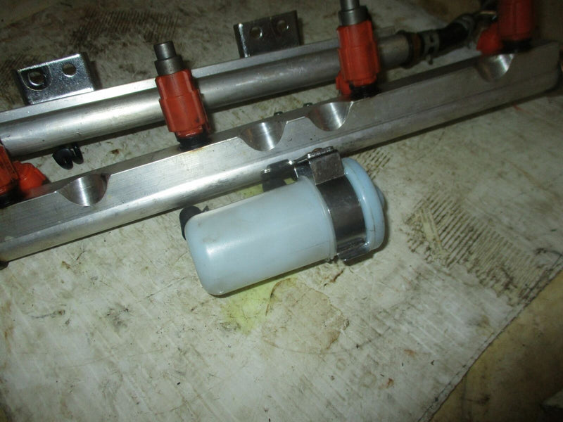 Suzuki DF90 90hp outboard fuel rail cooler and injector set (15770-90J02)