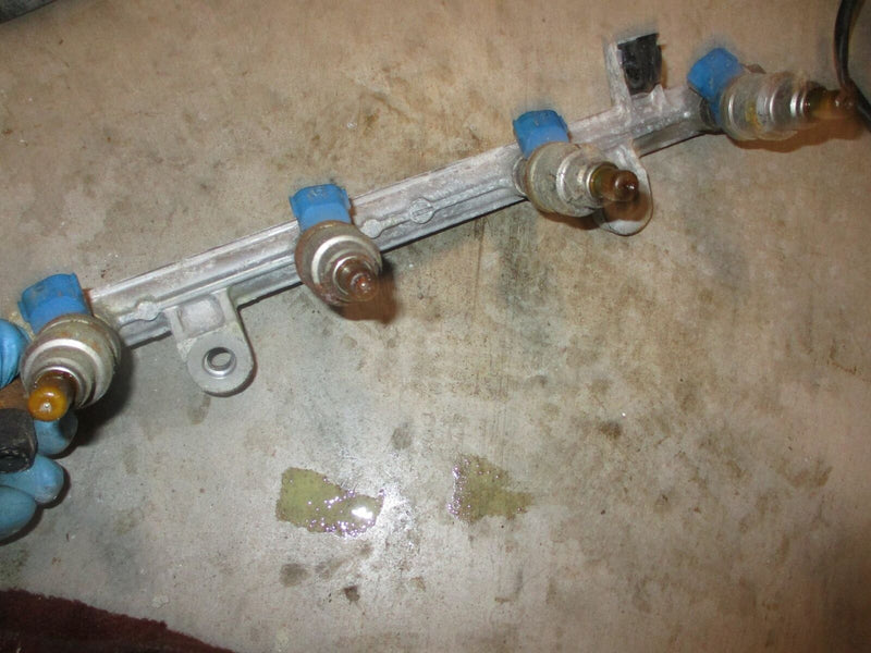 Suzuki DF70 70hp outboard fuel rail and injector set (15751-99E00)
