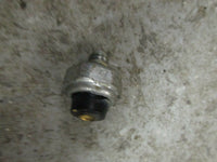 Load image into Gallery viewer, 2000 Yamaha F115TXRY 4-stroke 115hp oil pressure sensor
