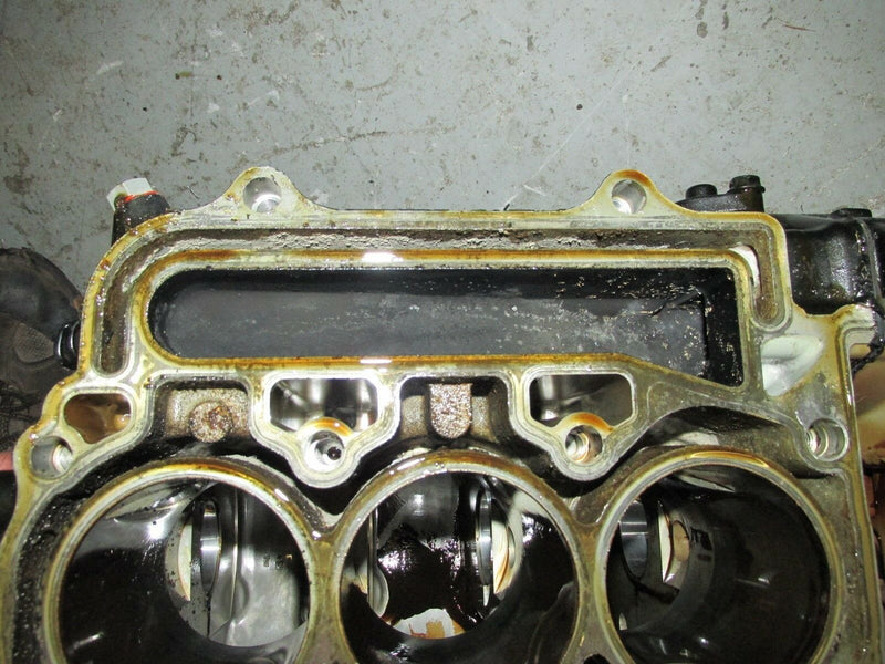 1999 Suzuki outboard DF 40 04001F-971122 4-stroke crankcase 11300-87J01-019