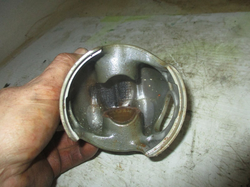 Yamaha OX66 250hp outboard starboard piston (62J-11631-02-86)