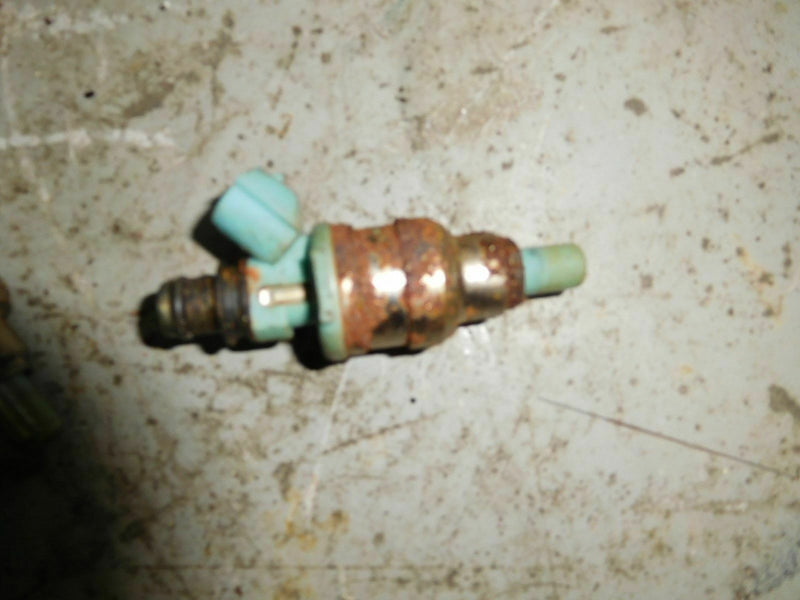 2002 Suzuki outboard DT 225hp 22501-25065 Fuel Injector 15710-92E01