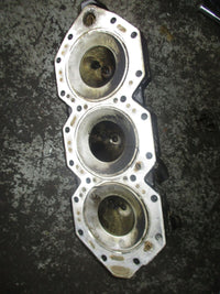 Load image into Gallery viewer, Evinrude 135 Ficht outboard starboard cylinder head (5001526)
