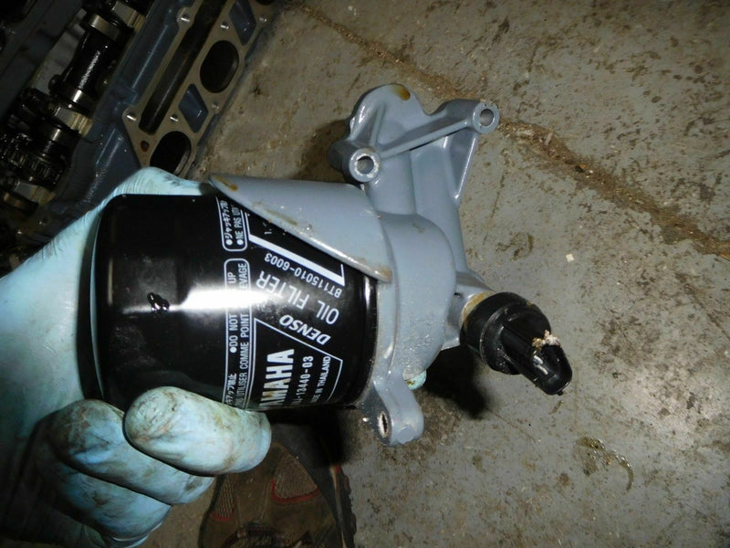 2004 Yamaha 225hp outboard 4 stroke oil filter connector