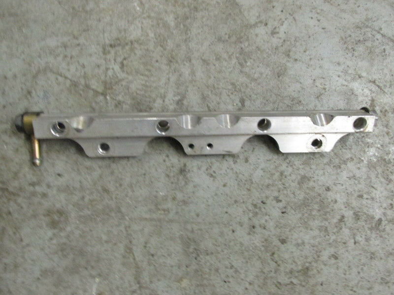 2006 Suzuki outboard DF140 4-stroke fuel rail 15751-90J03