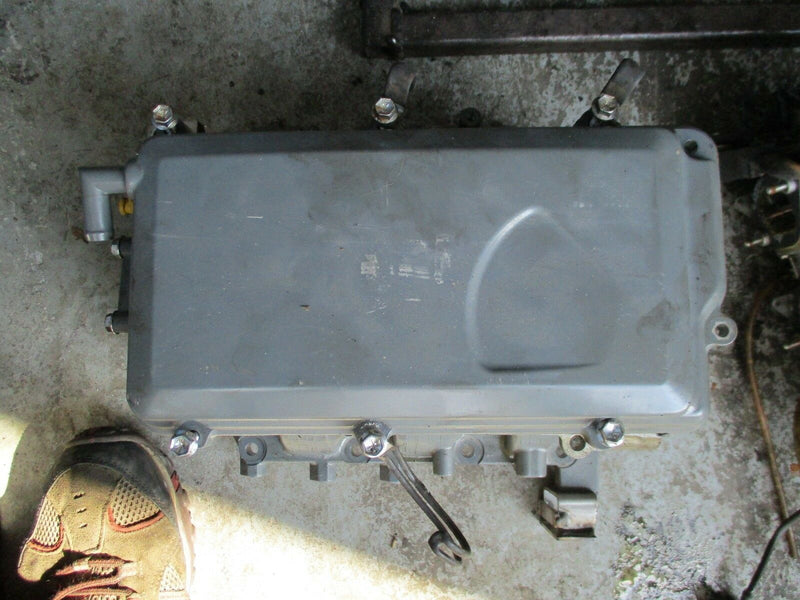 2004 Johnson/Suzuki 25hp 4 stroke outboard cylinder head