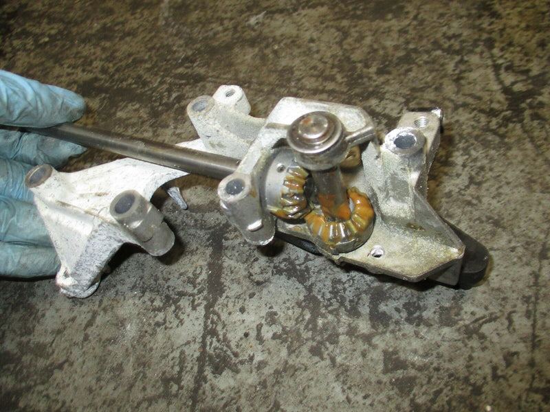2002 Yamaha Outboard 200hp 4-stroke outboard throttle arm