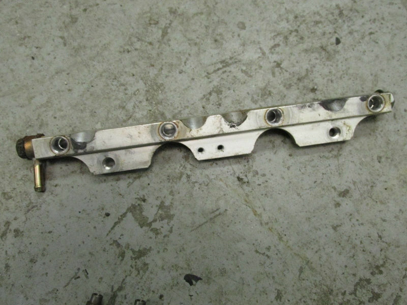 2002 Suzuki outboard DF140 14001Z-251032 fuel rail 15751-90J03