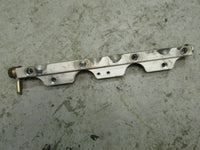 Load image into Gallery viewer, 2002 Suzuki outboard DF140 14001Z-251032 fuel rail 15751-90J03

