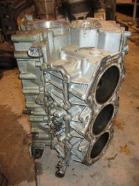 Load image into Gallery viewer, Evinrude 175hp 2 stroke outboard crankcase block

