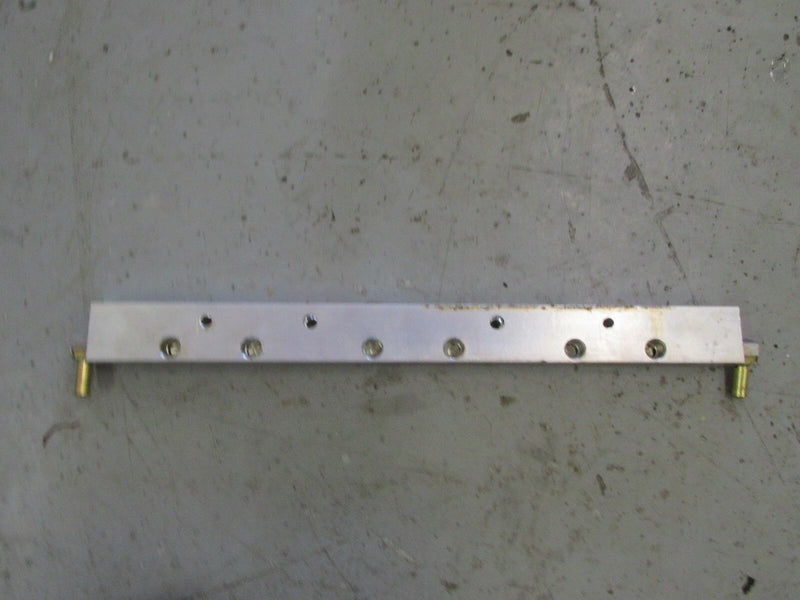 2001 Yamaha 150hp 0X66 Saltwater series 2 fuel rail 65L-13938-00-00