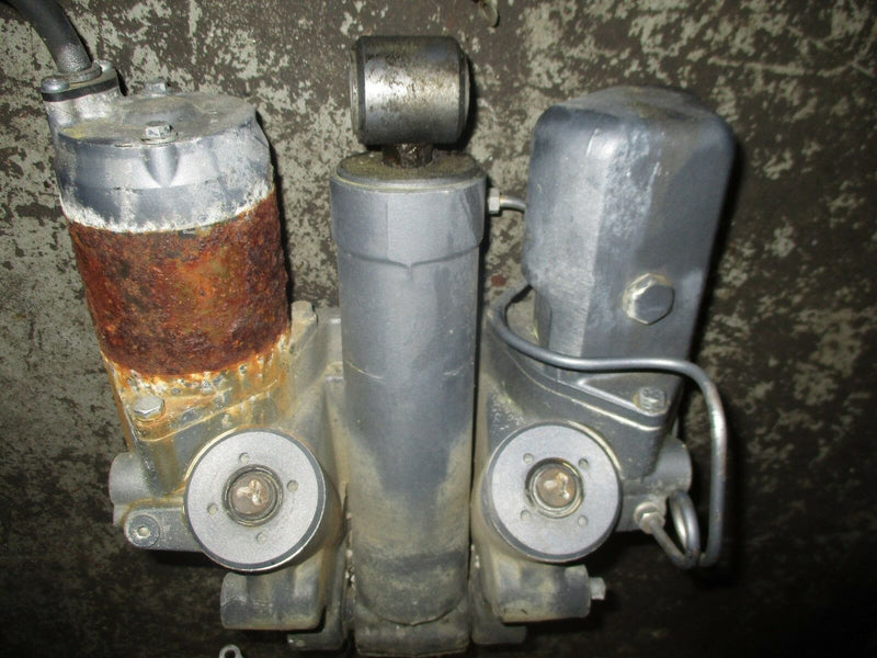 1994 yamaha 130hp 2-stroke outboard power tilt and trim unit