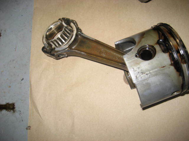 Johnson Evinrude Ficht 150 hp or 175 hp  Std starboard Piston and Rod 0439868
