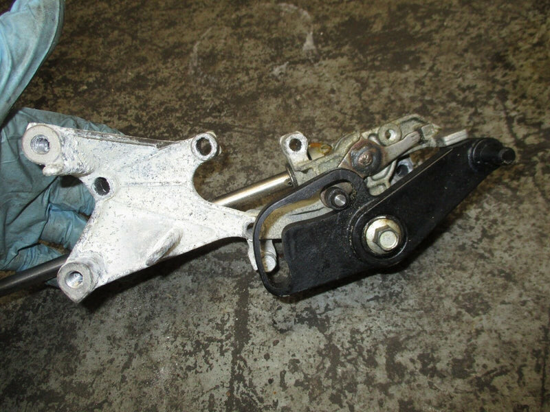 2002 Yamaha Outboard 200hp 4-stroke outboard throttle arm
