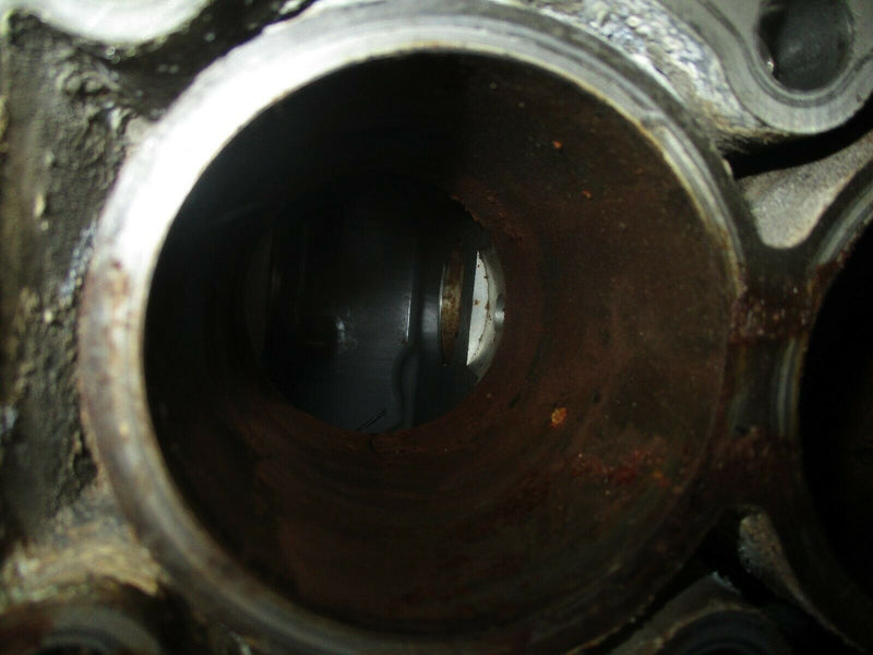2004 Johnson/Suzuki 25hp 4 stroke outboard crankcase block