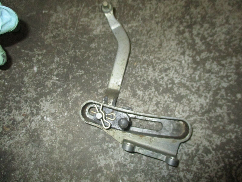 1996 Yamaha C85 85hp 2-stroke outboard shift bracket