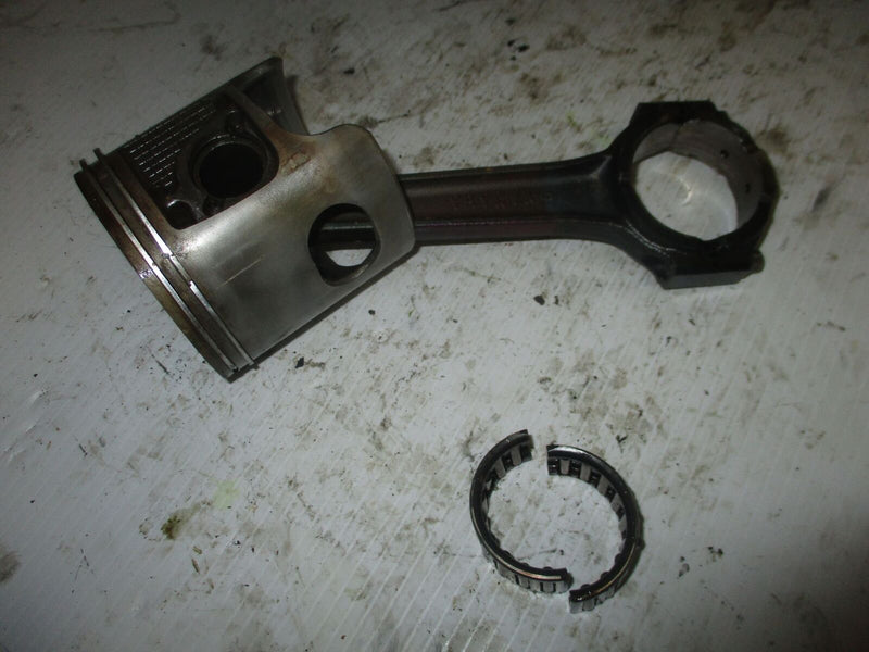 Yamaha 225 hp salt water series 2 outboard starboard piston and rod