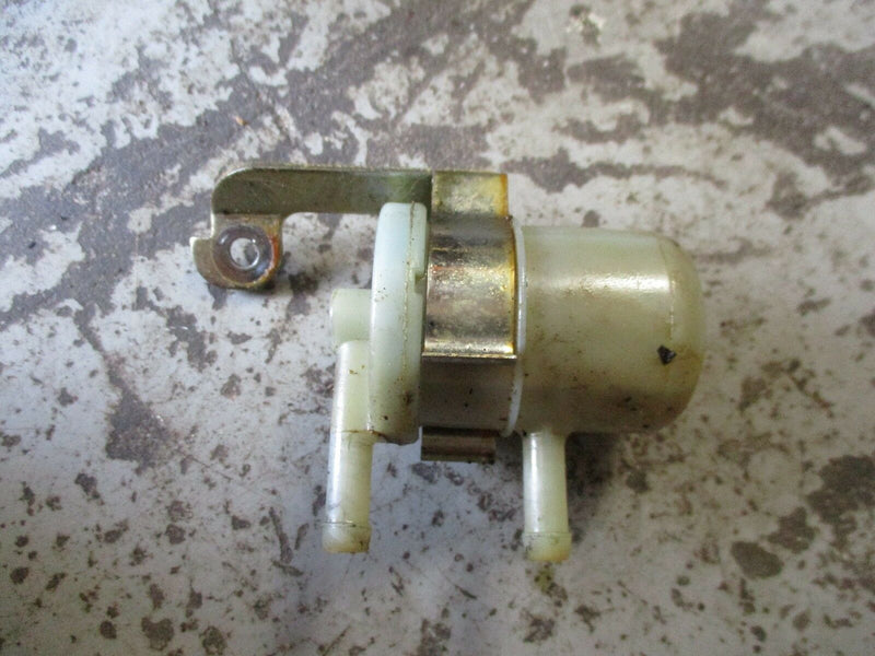 1999 Suzuki DF40 4-stroke outboard fuel filter and bracket