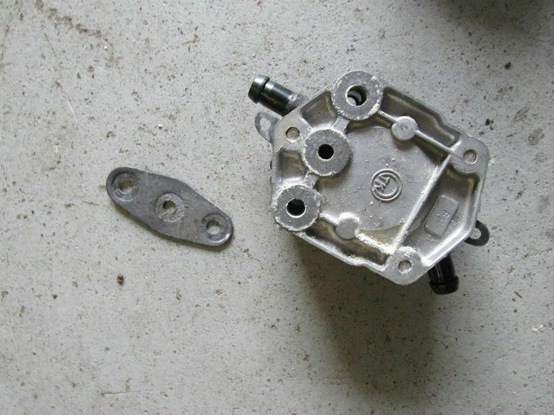 1999 Yamaha Outboard 225 250 hp TXRX Saltwater series 2 fuel pump 6E5-24410-03-0