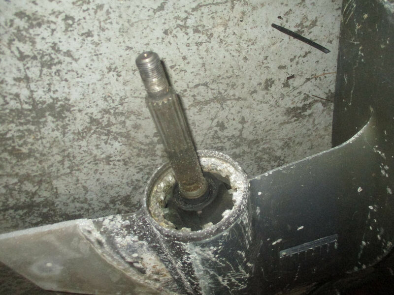 Yamaha 115hp 4 stroke outboard lower unit with 20" shaft