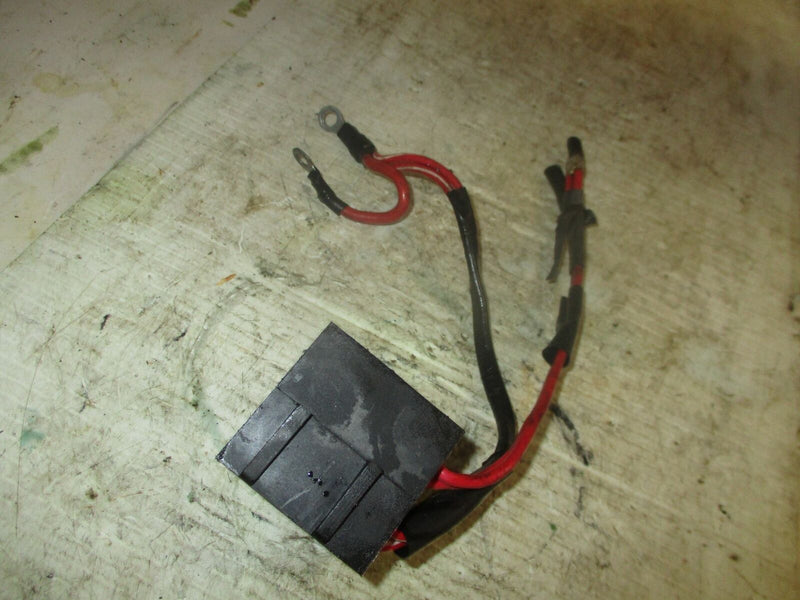 Yamaha 250hp outboard fuse holder with 2 fuses (61A-82150-00)