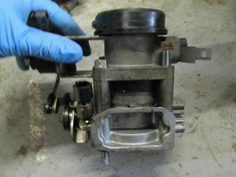 2000 Suzuki outboard DF60 hp 06001F-031341 4-stroke throttle body 13300-99E00