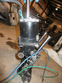 Load image into Gallery viewer, Evinrude 100hp 2 stroke outboard tilt trim unit
