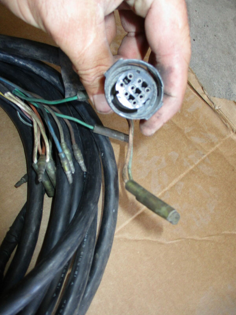 Suzuki outboard round black plug style 23ft extension